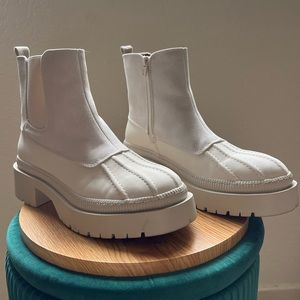 Universal Thread (Target) Water-Resistant Boots